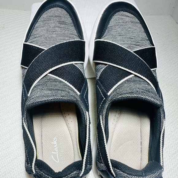 Clarcks Collection Black and Gray Slip-On Sneakers - Picture 4 of 8